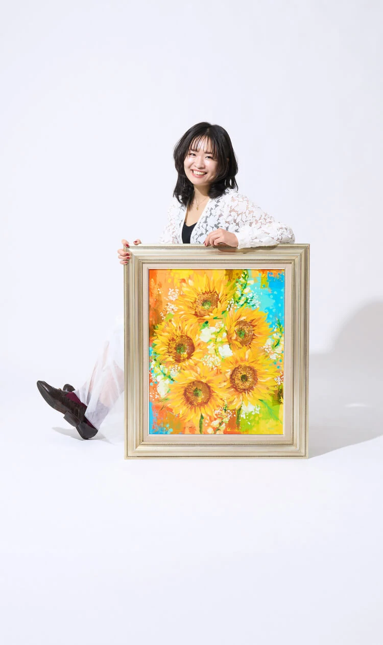 infinity artist NAO holding a sunflower painting
